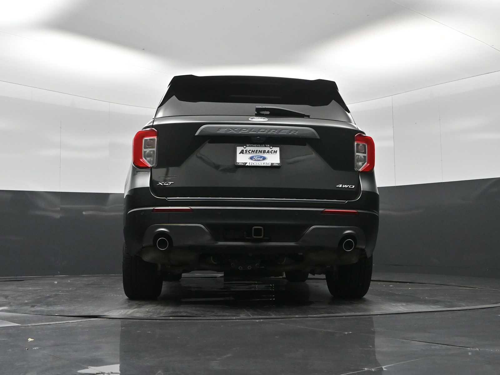Used 2023 Ford Explorer XLT w/ Equipment Group 202A AWD/4WD image 32