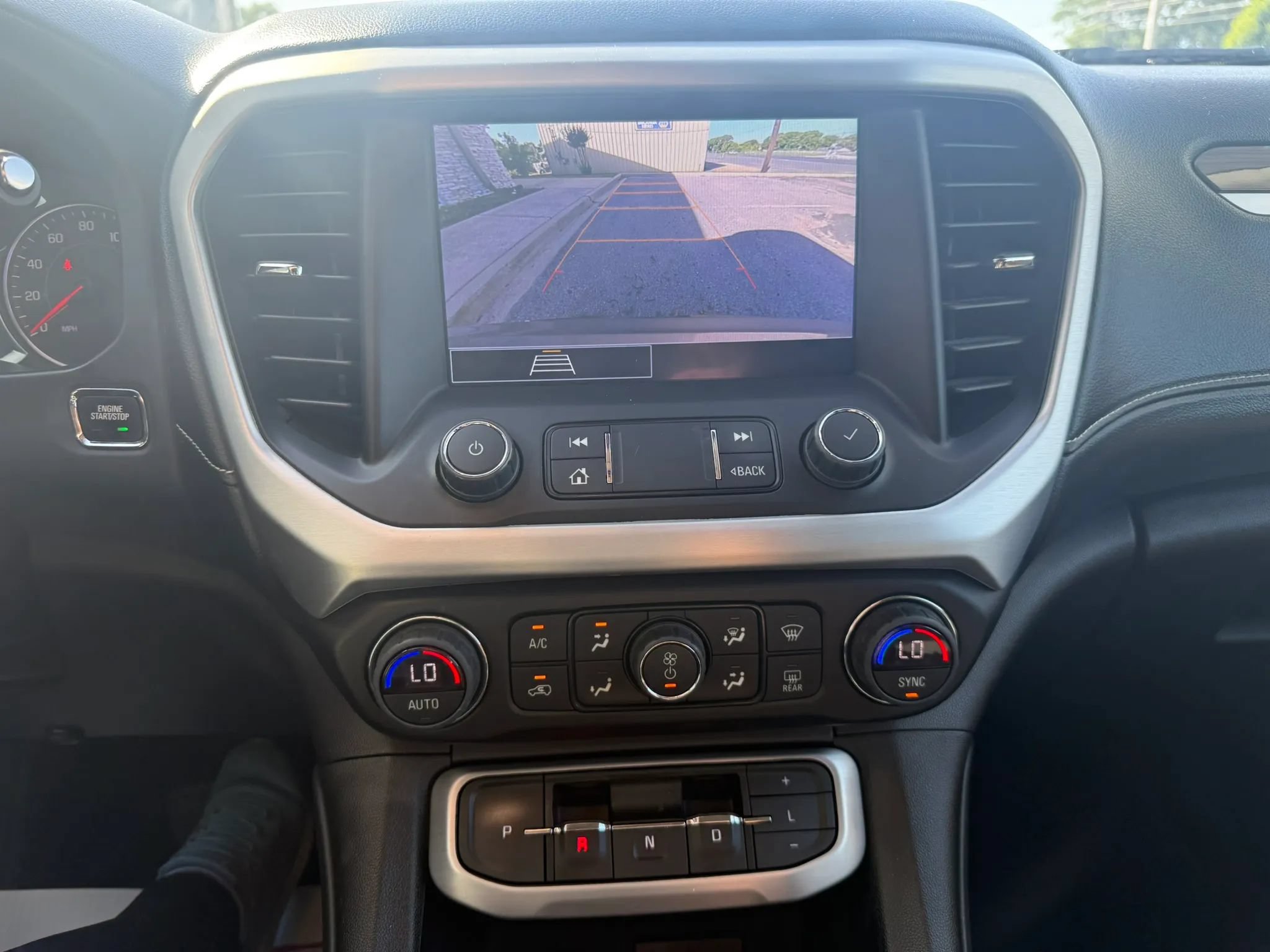 Used 2023 GMC Acadia SLE FWD image 12