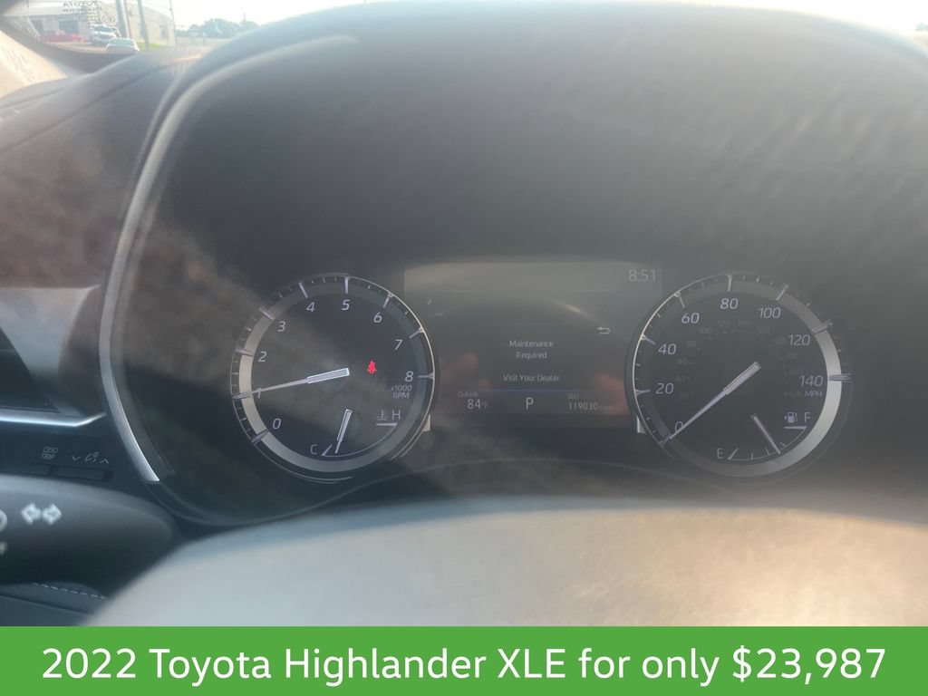 Used 2022 Toyota Highlander XLE AWD/4WD image 16