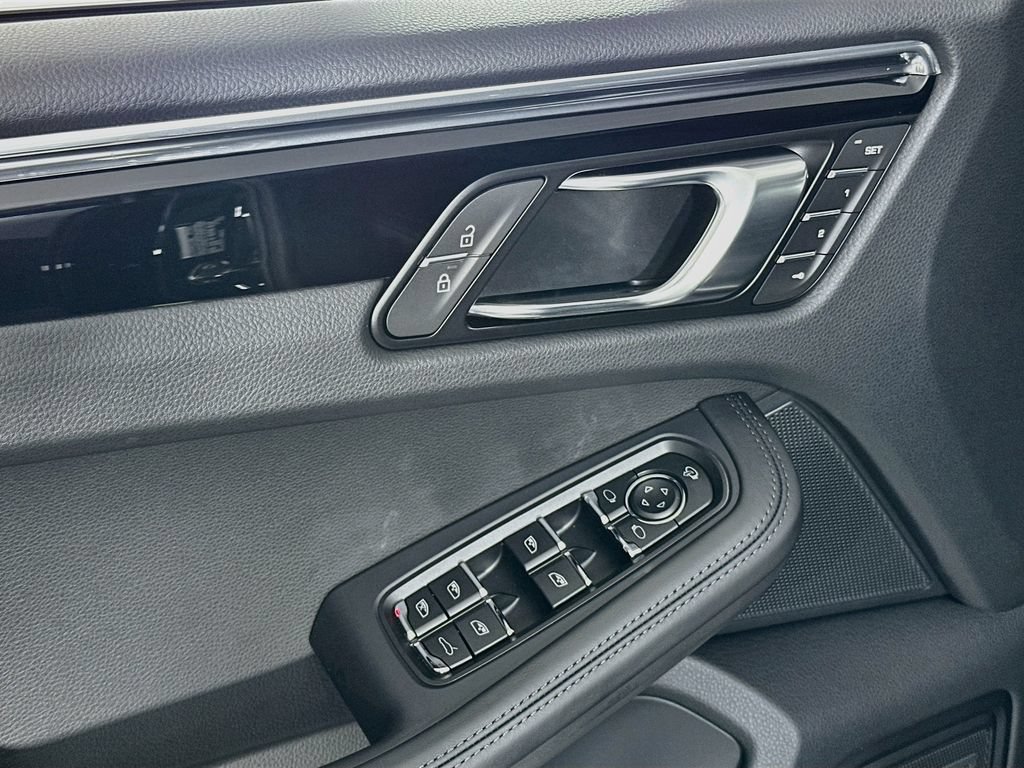 New 2026 Porsche Macan AWD/4WD image 20