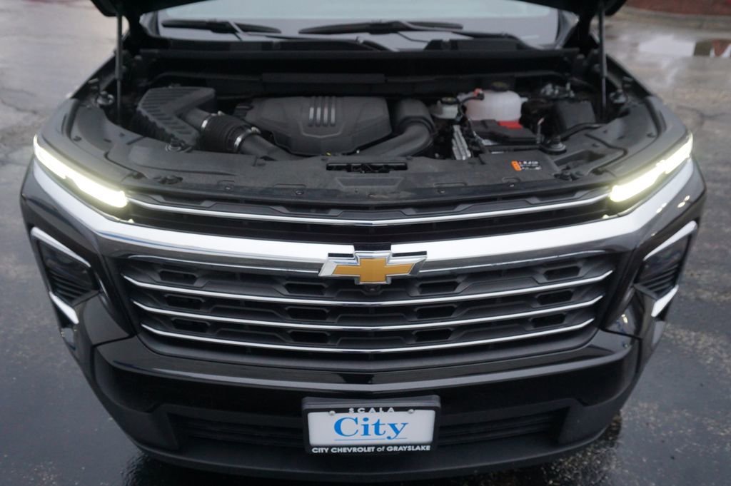 Used 2025 Chevrolet Traverse LT w/ Driver Confidence Package FWD image 29