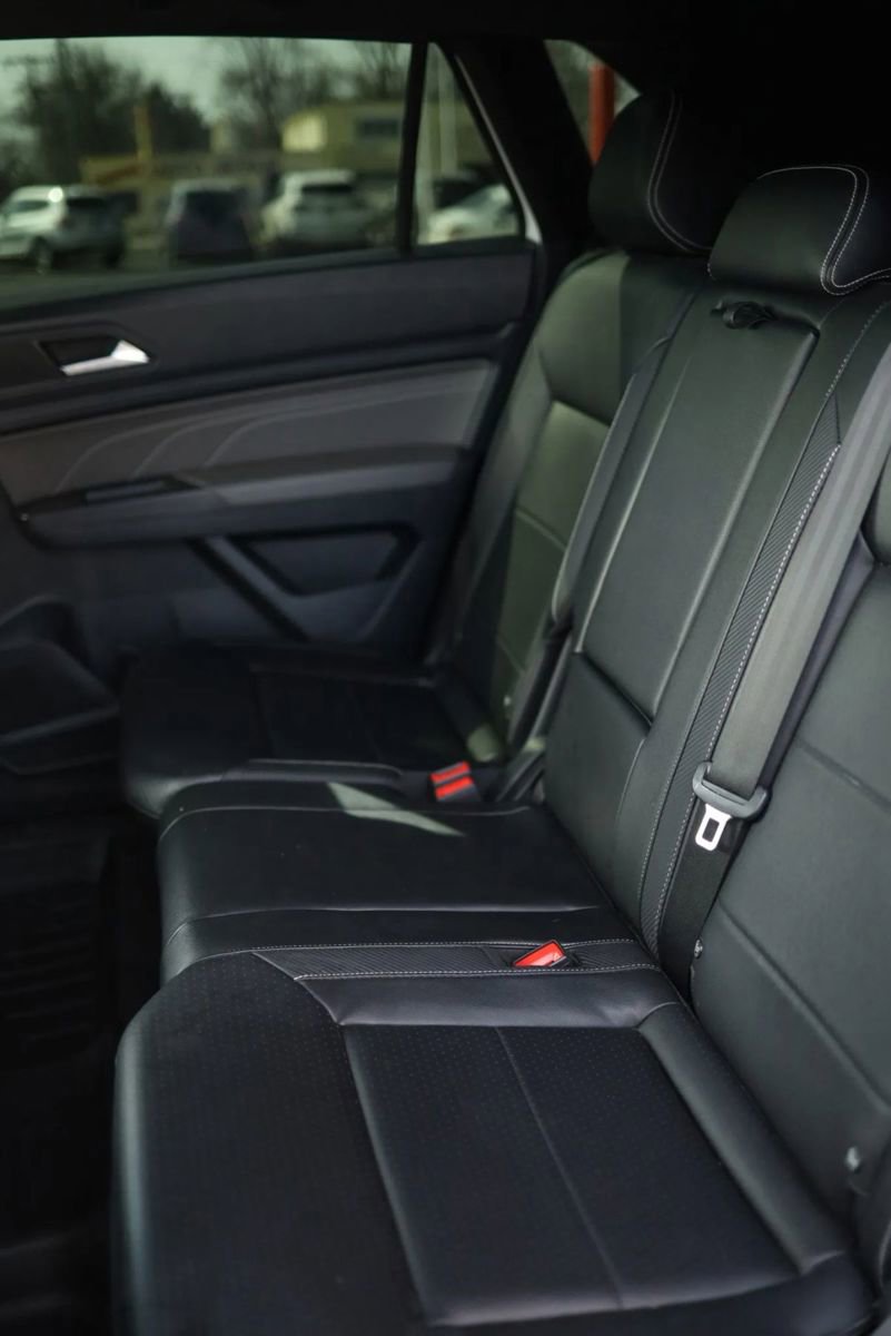 Used 2022 Volkswagen Atlas Cross Sport SE image 34