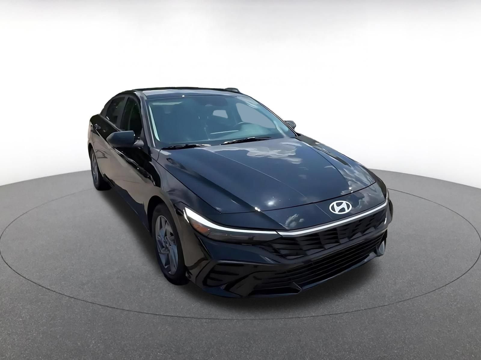 Used 2026 Hyundai Elantra Hybrid FWD image 3