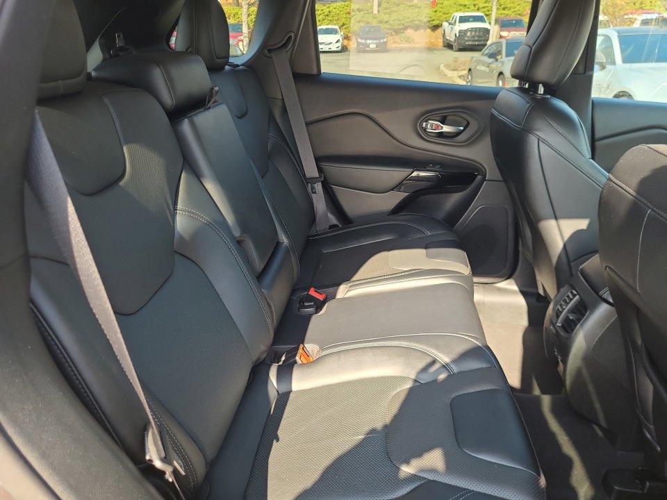 Used 2023 Jeep Cherokee Altitude Lux image 31