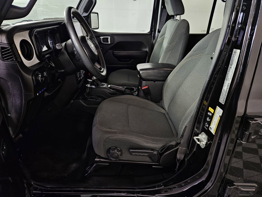 Used 2024 Jeep Wrangler Unlimited w/ Convenience Group AWD/4WD image 21