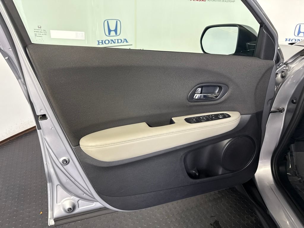 Used 2019 Honda HR-V LX image 14