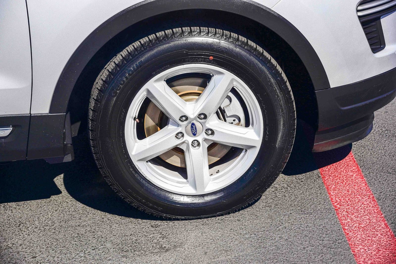 Used 2018 Ford Explorer XLT image 11