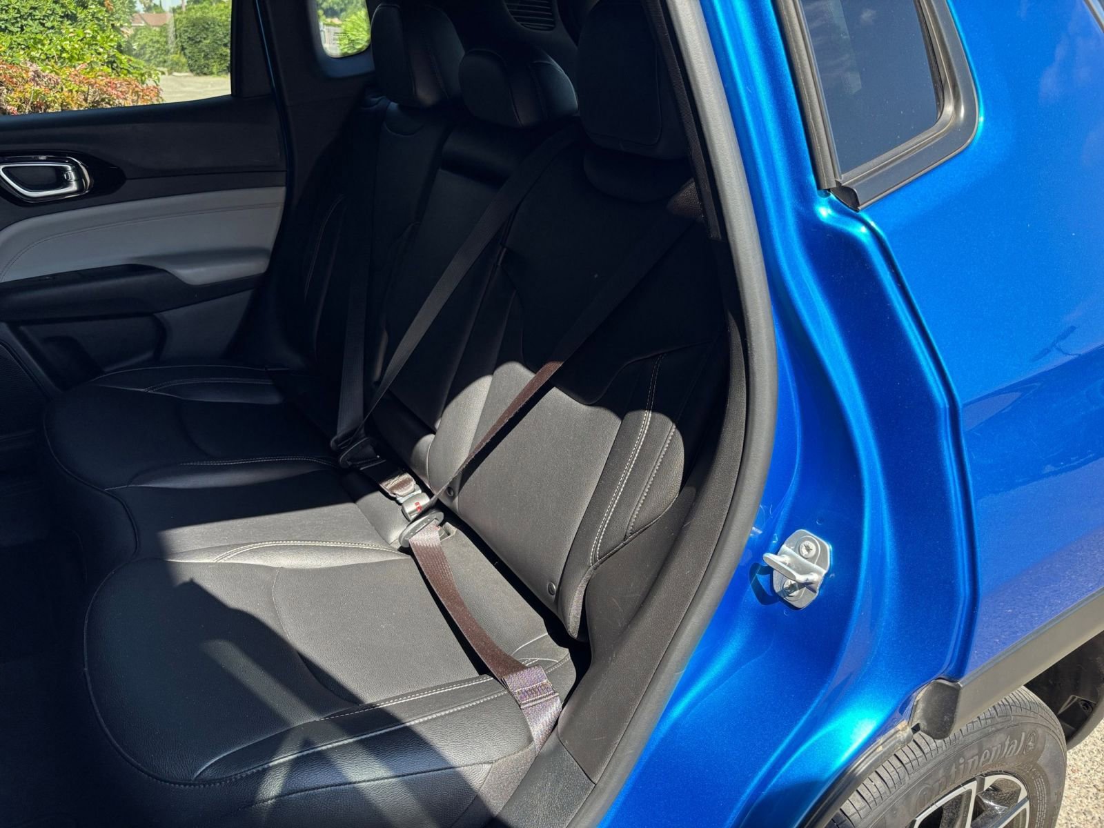 Used 2025 Jeep Compass Limited AWD/4WD image 38