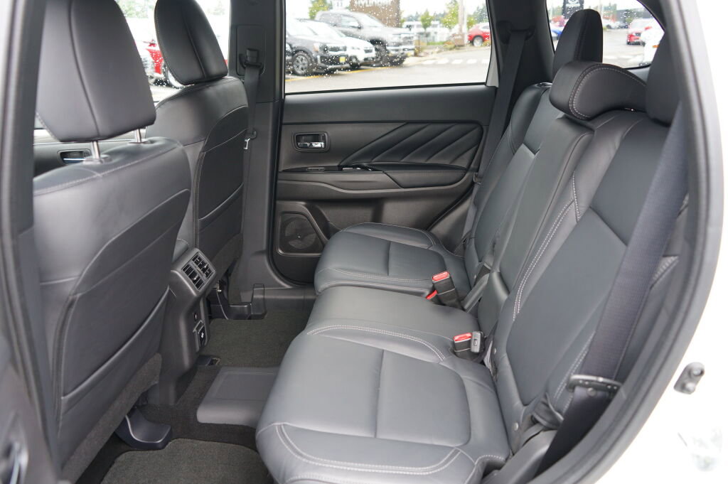 Used 2020 Mitsubishi Outlander GT image 16