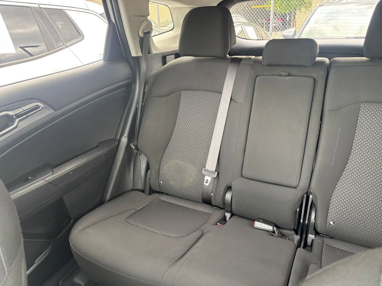 Used 2025 Kia Sportage LX image 38