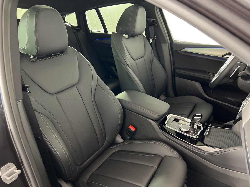 Used 2025 BMW X4 xDrive30i w/ Premium Package image 25