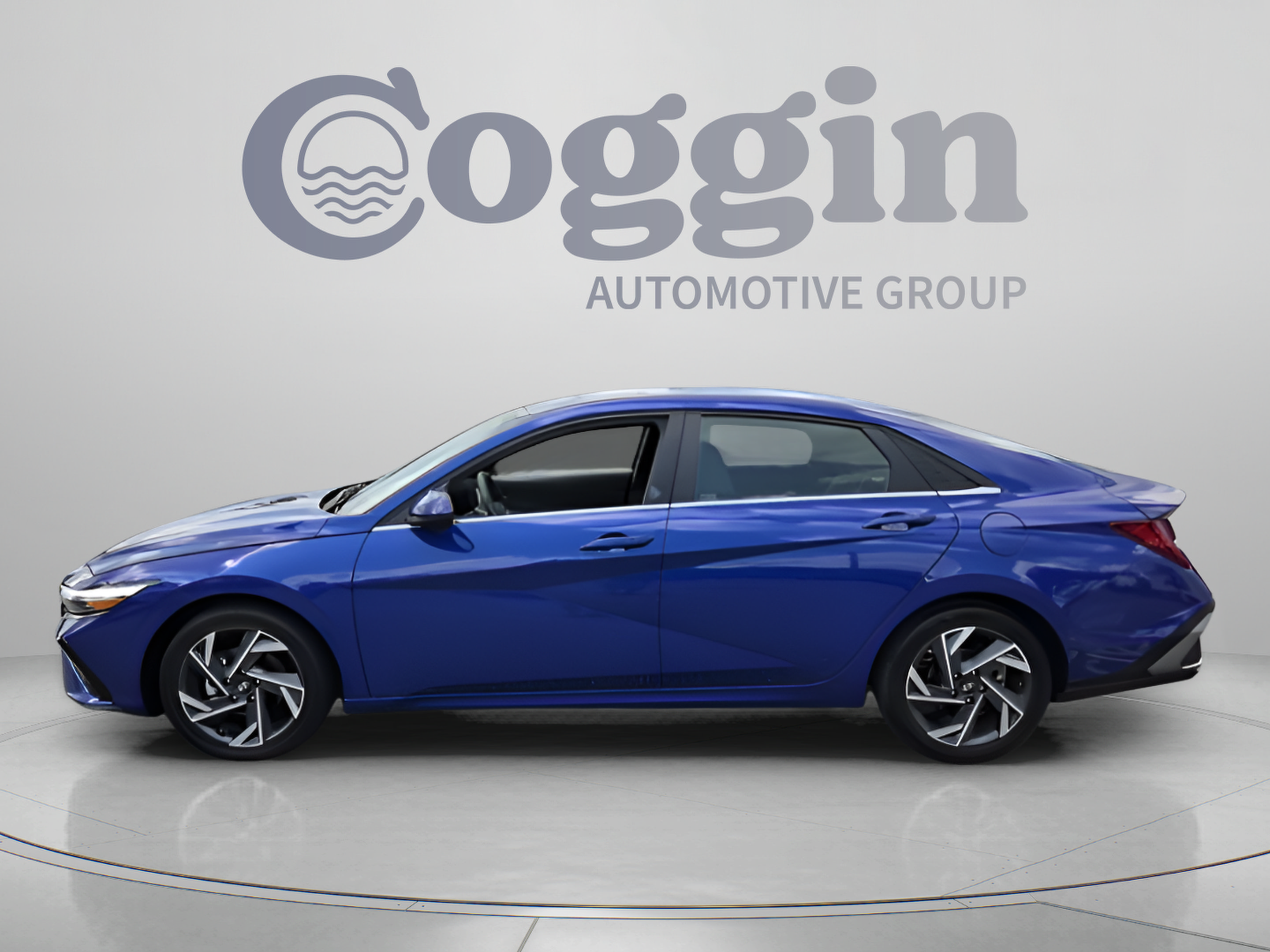 Used 2025 Hyundai Elantra SEL FWD image 2