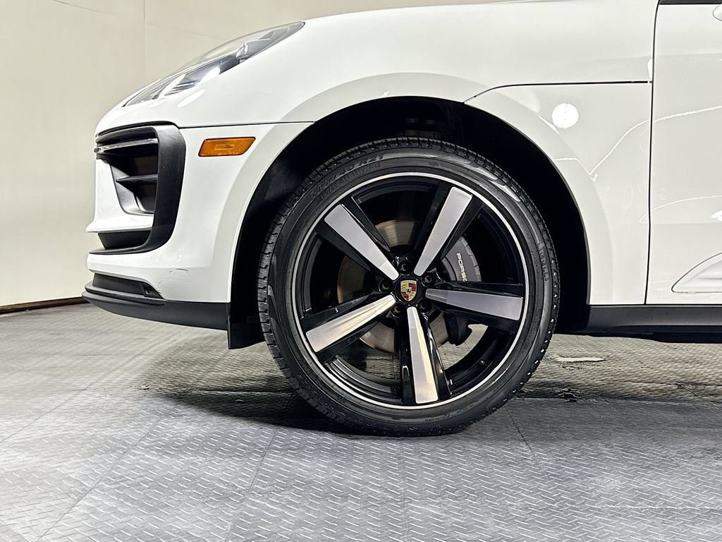 Certified 2023 Porsche Macan AWD/4WD image 29