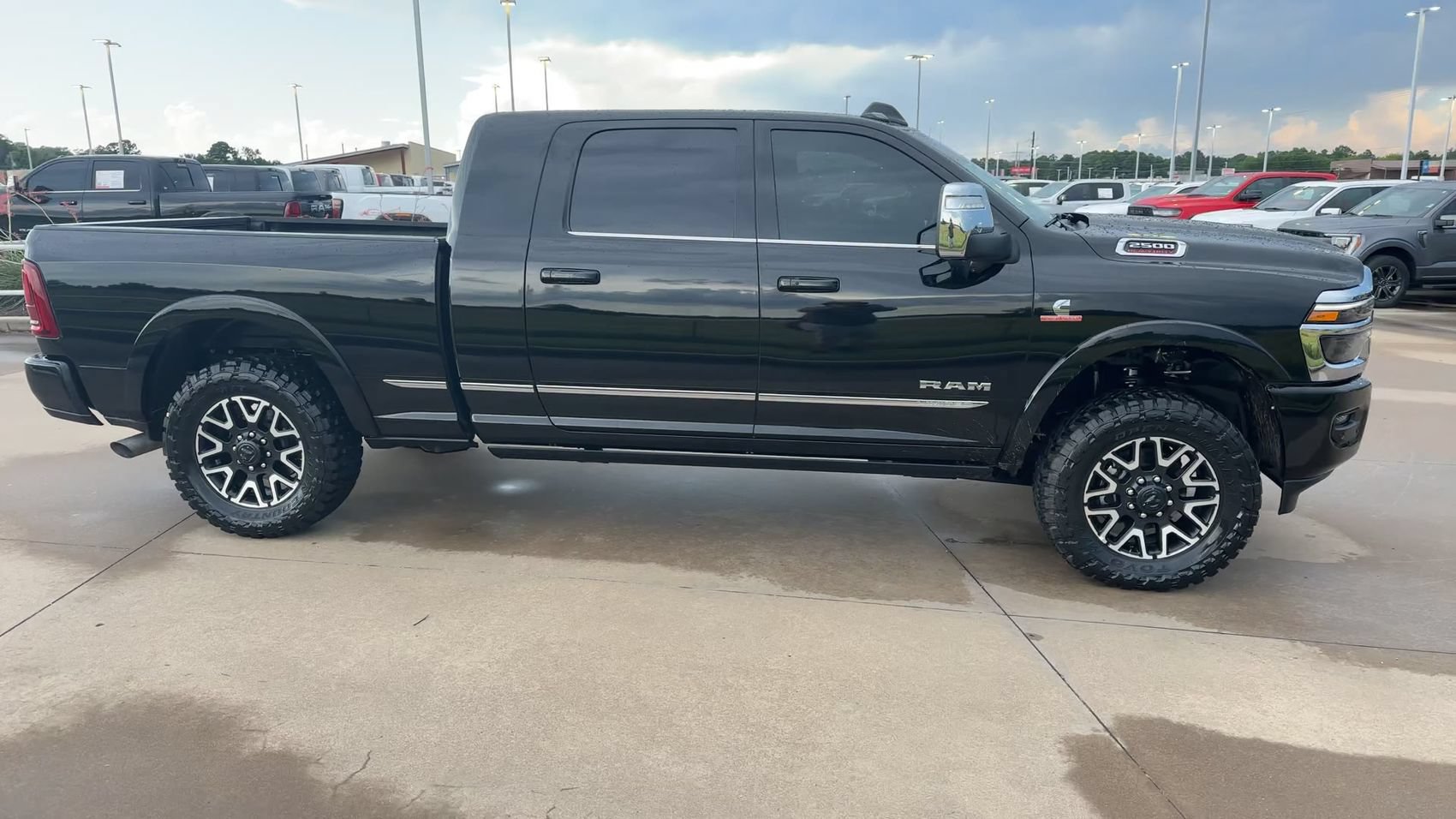 Used 2026 RAM 2500 Limited AWD/4WD image 2