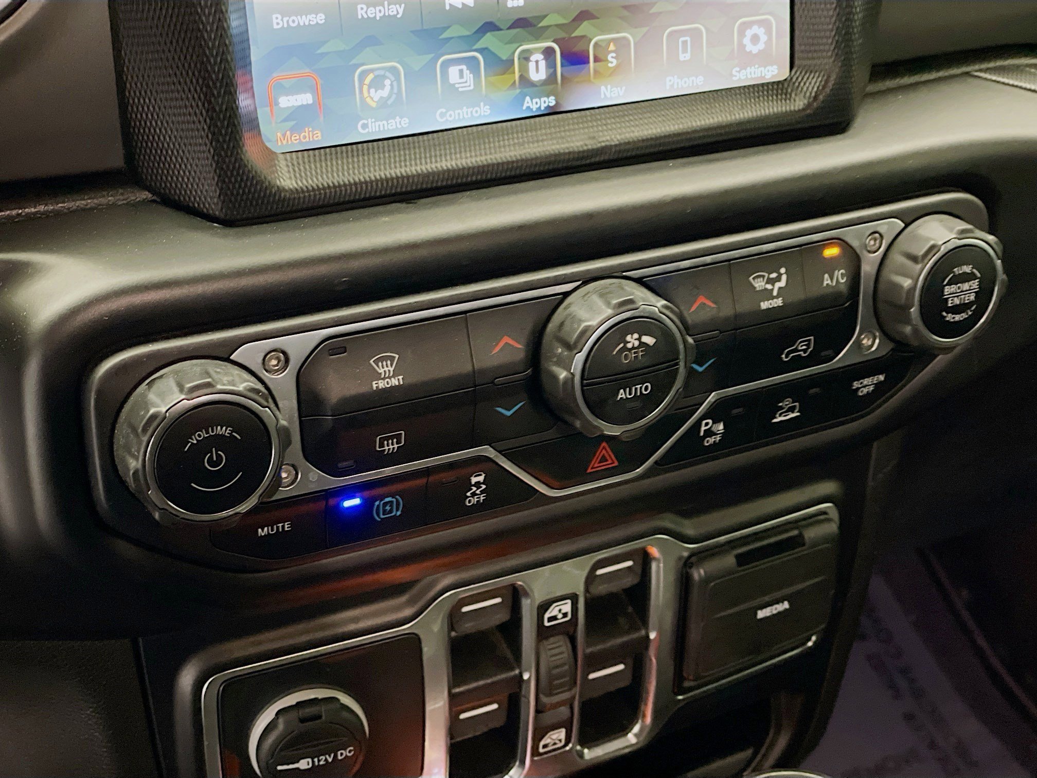 Used 2022 Jeep Wrangler Unlimited Rubicon 4xe w/ Safety Group AWD/4WD image 11