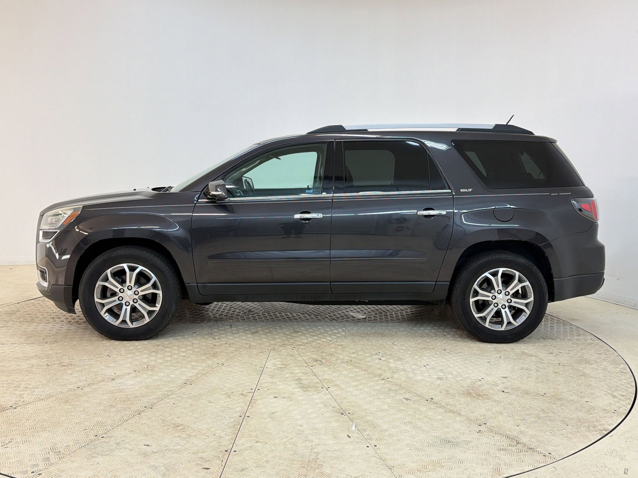 Used 2016 GMC Acadia SLT FWD image 2