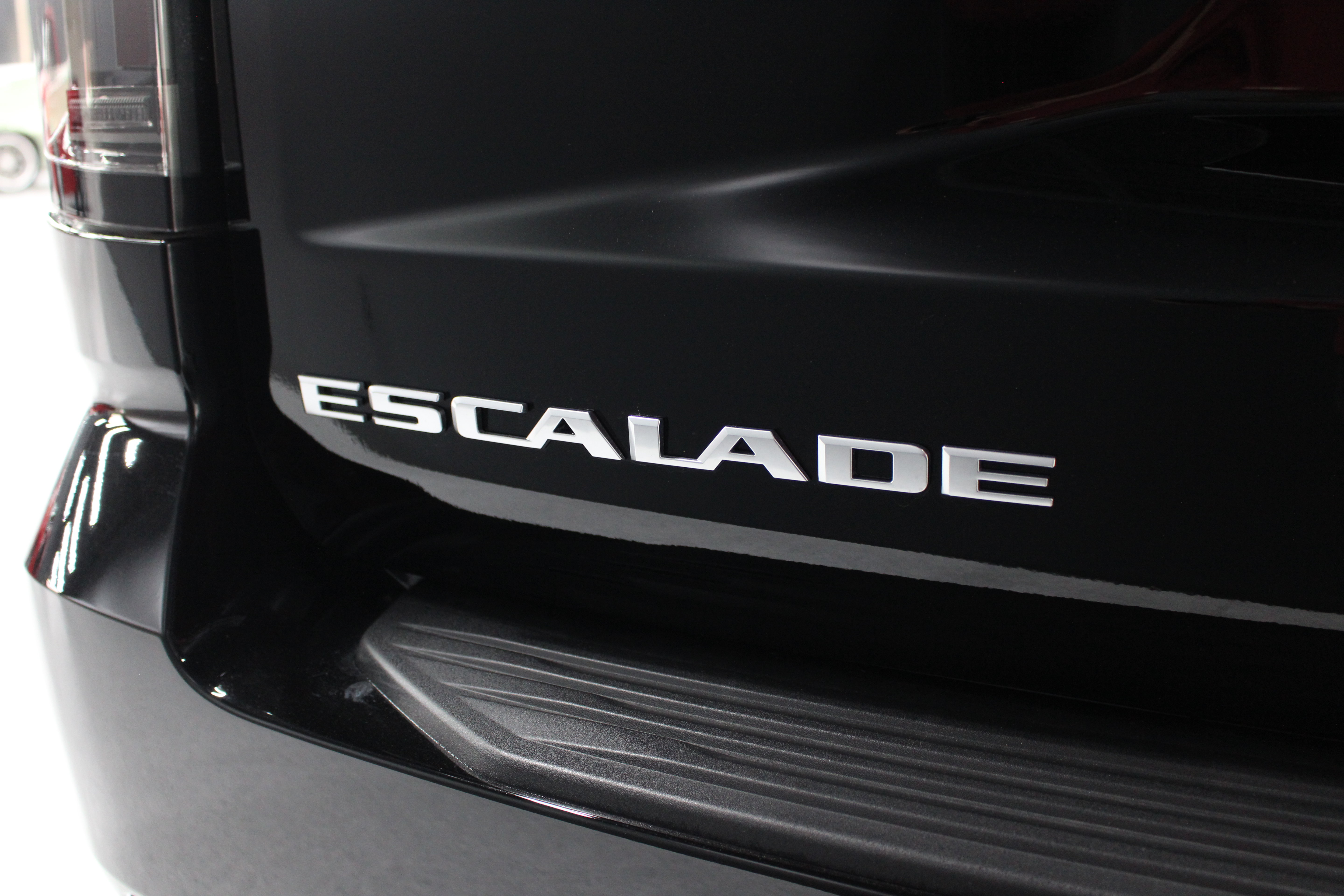 New 2026 Cadillac Escalade ESV Platinum Luxury w/ LPO, Radiant Package AWD/4WD image 10
