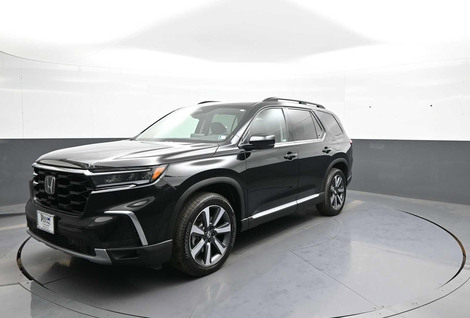 Certified 2025 Honda Pilot Touring image 1
