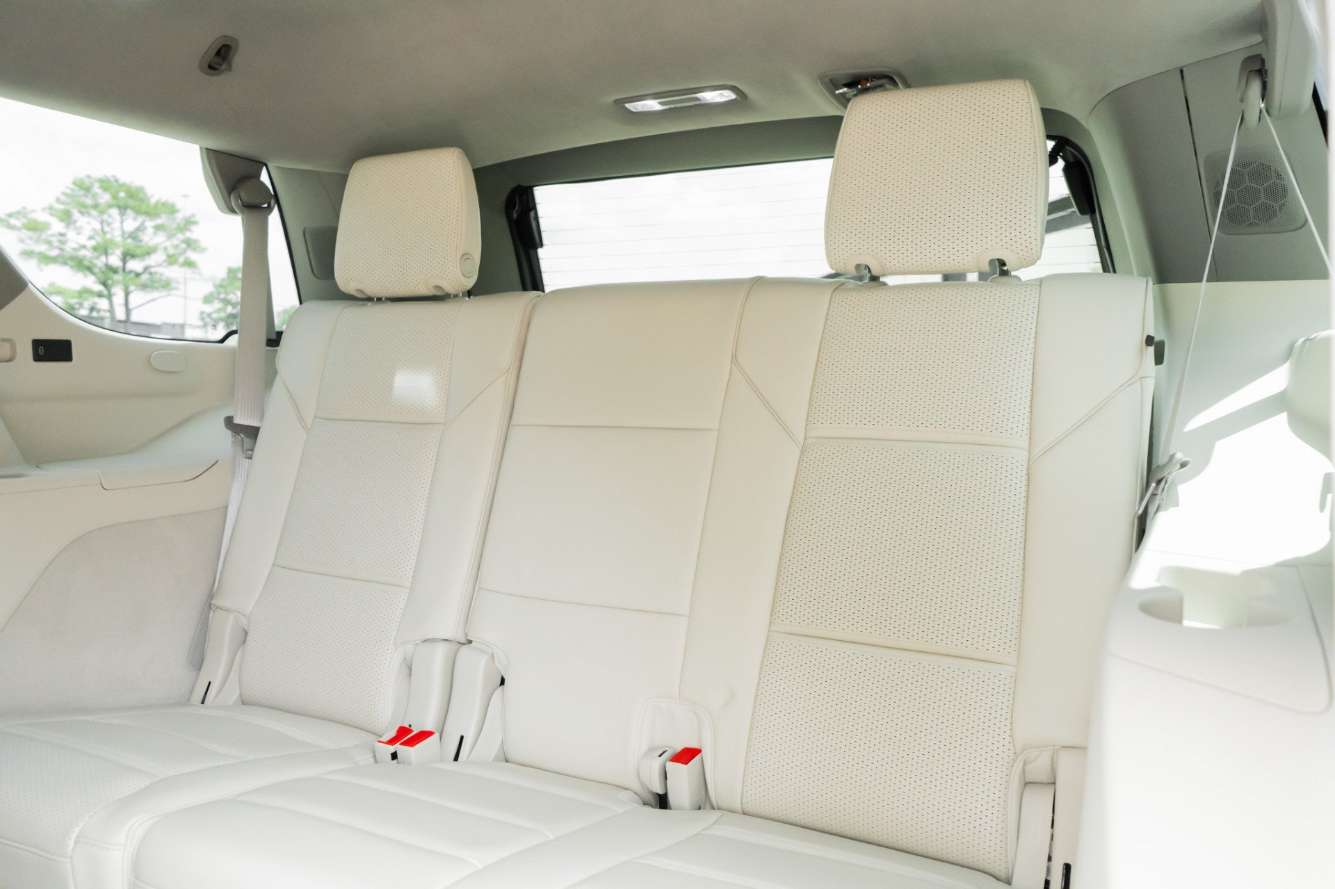 Used 2026 Cadillac Escalade Platinum Sport w/ LPO, Floor Liner Package AWD/4WD image 31
