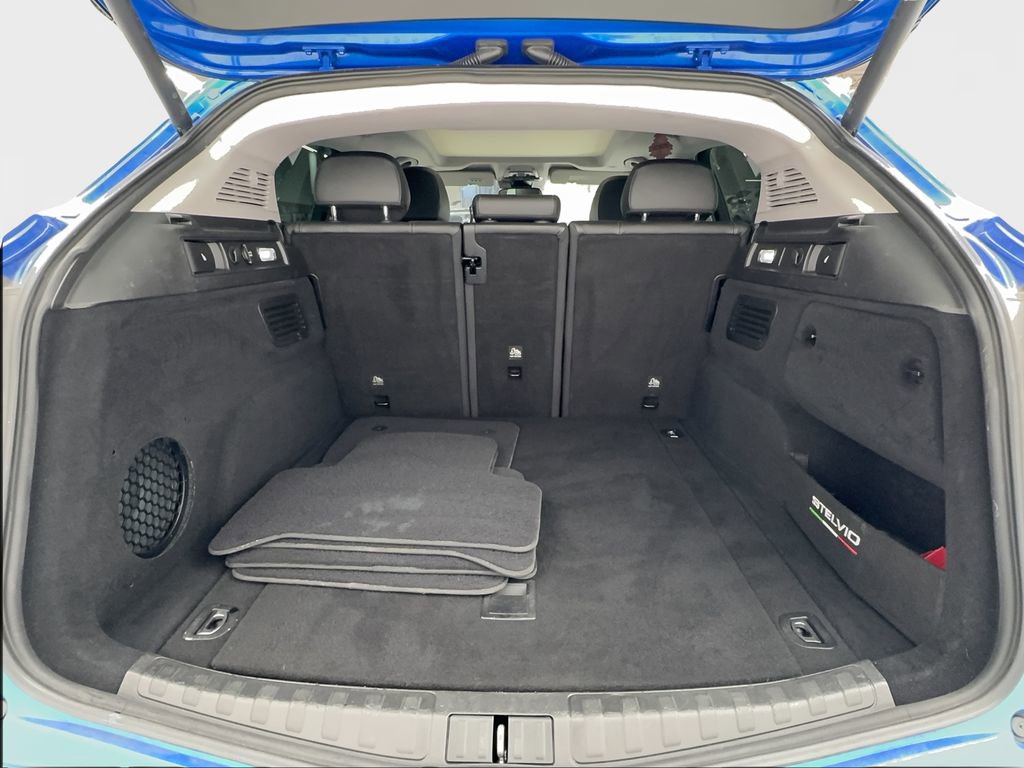 Used 2019 Alfa Romeo Stelvio Ti w/ Nero Edizione image 18