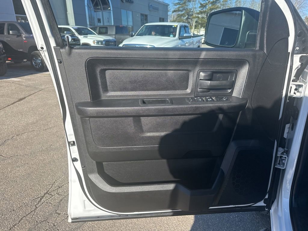 Used 2018 RAM 1500 Express AWD/4WD image 16