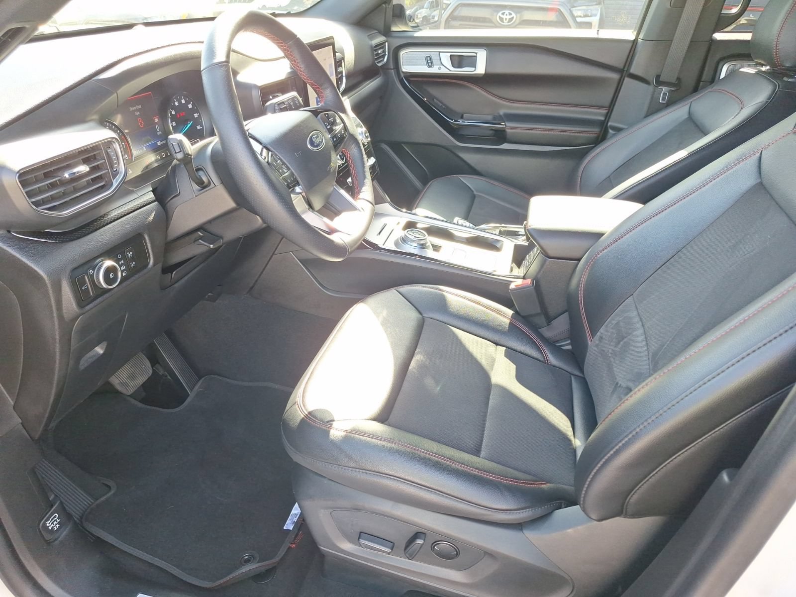 Used 2023 Ford Explorer ST-Line w/ Class IV Trailer Tow Package RWD image 14