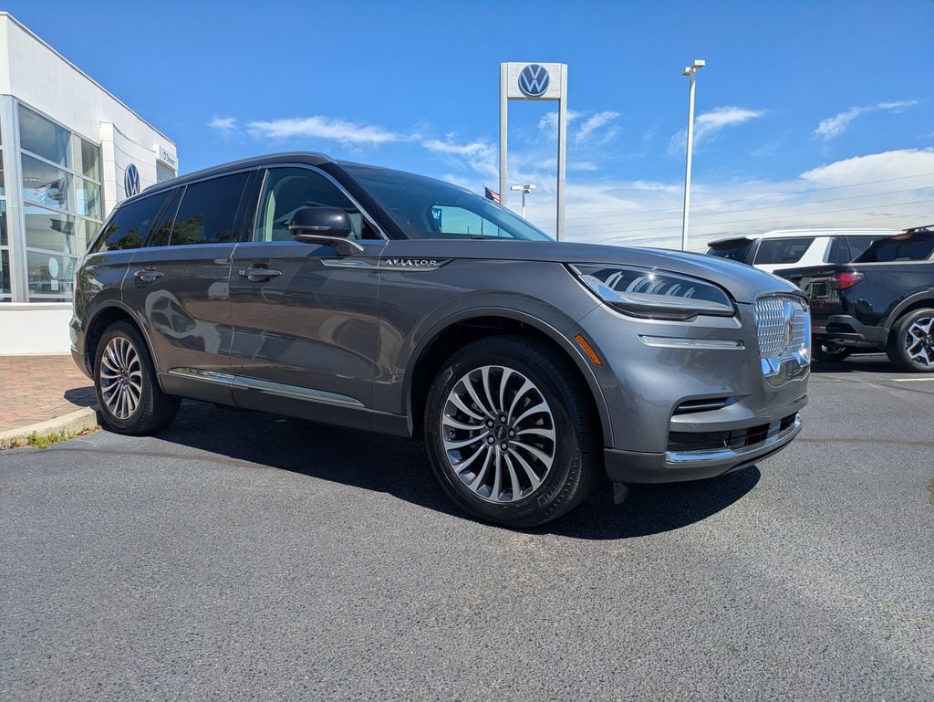 Used 2023 Lincoln Aviator Reserve image 3