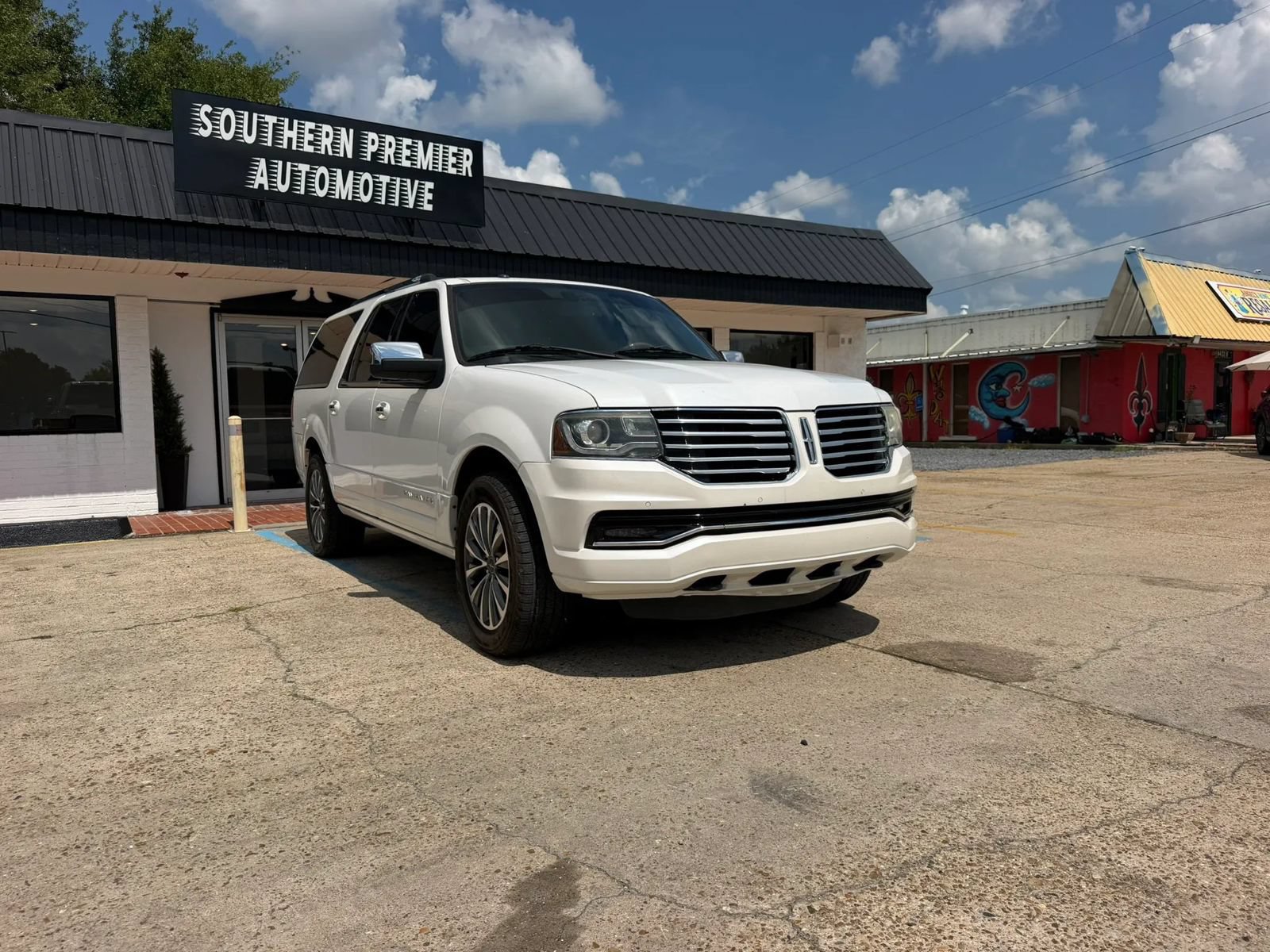 Used 2015 Lincoln Navigator L 2WD image 3