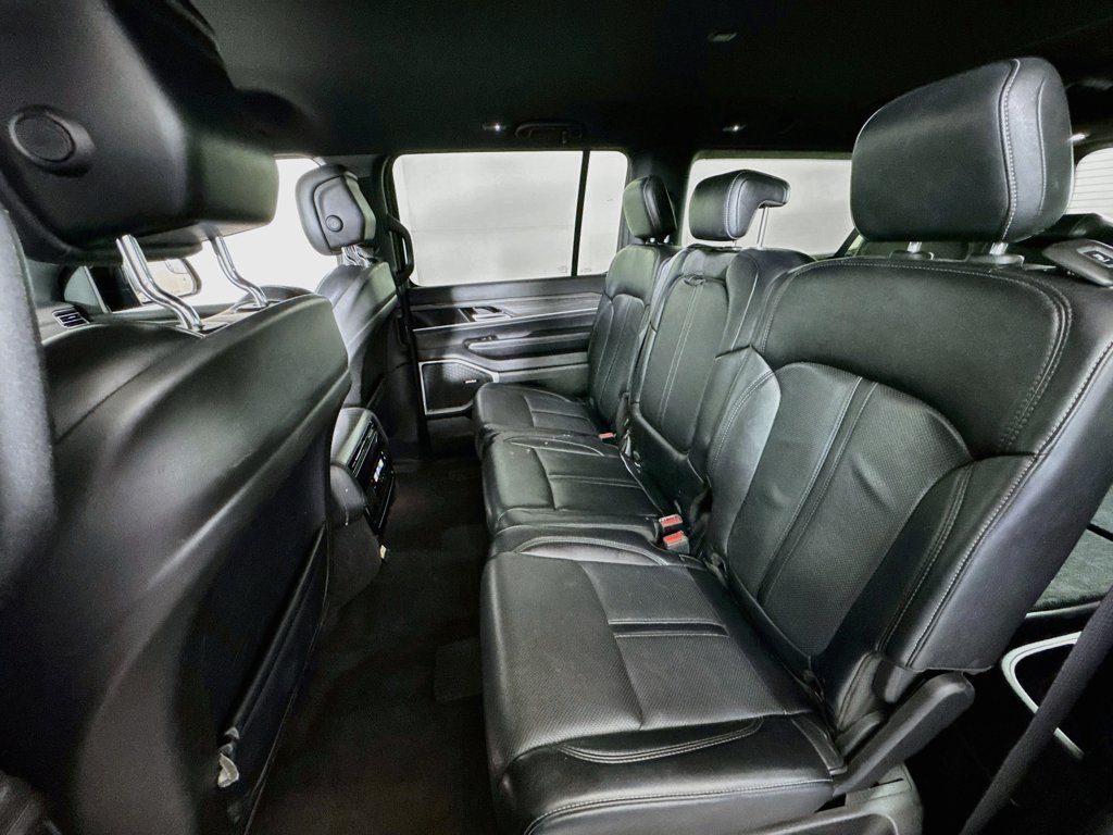 Used 2024 Jeep Wagoneer L Series II w/ Flexible Seating Group AWD/4WD image 25