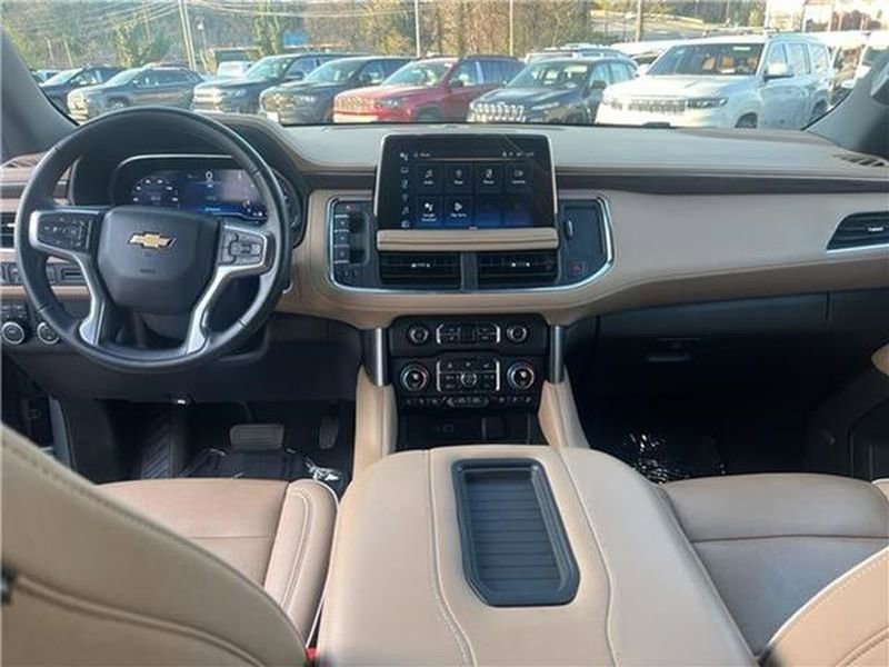 Used 2024 Chevrolet Suburban Premier AWD/4WD image 8