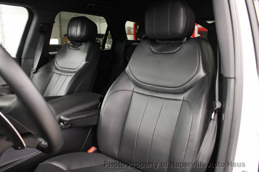 Used 2025 Land Rover Range Rover Sport SE AWD/4WD image 13