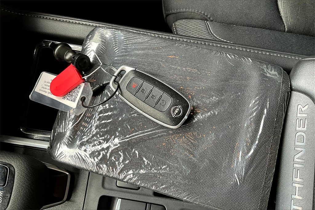 Used 2024 Nissan Pathfinder SV image 28