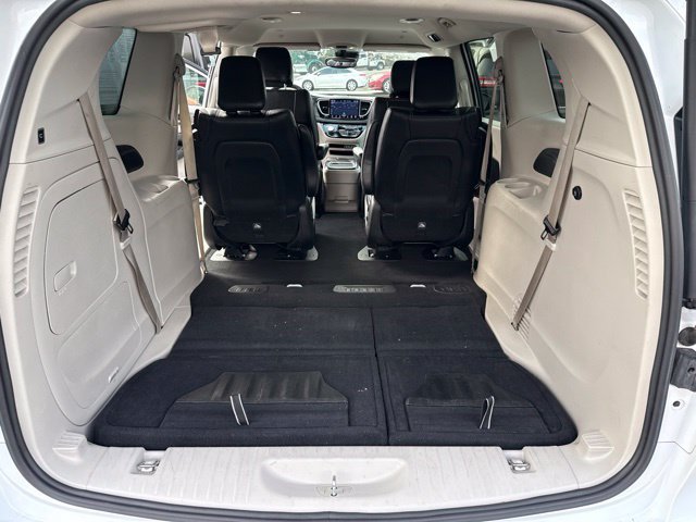 Used 2024 Chrysler Pacifica Limited FWD image 13