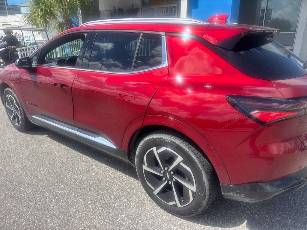 Certified 2024 Chevrolet Equinox EV LT w/ LPO, Blackout Package FWD image 6