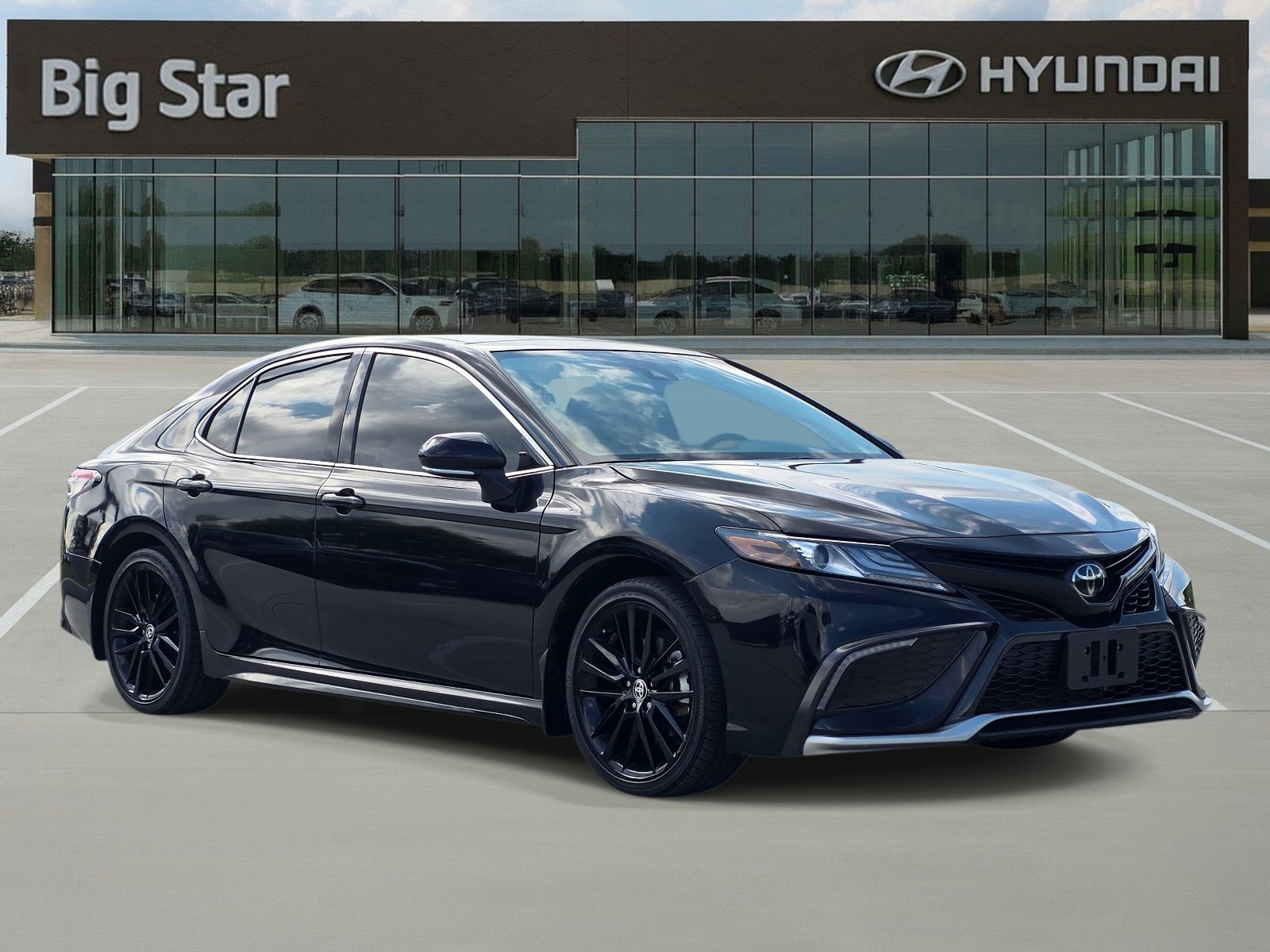 Used 2024 Toyota Camry XSE FWD image 6