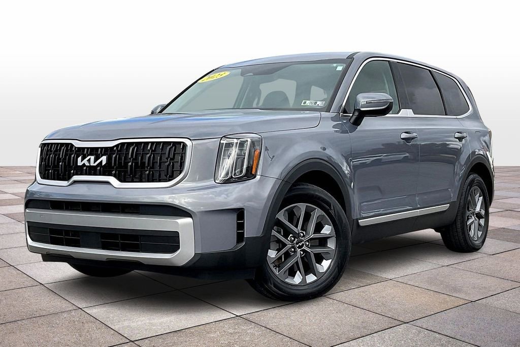 Used 2023 Kia Telluride LX image 2