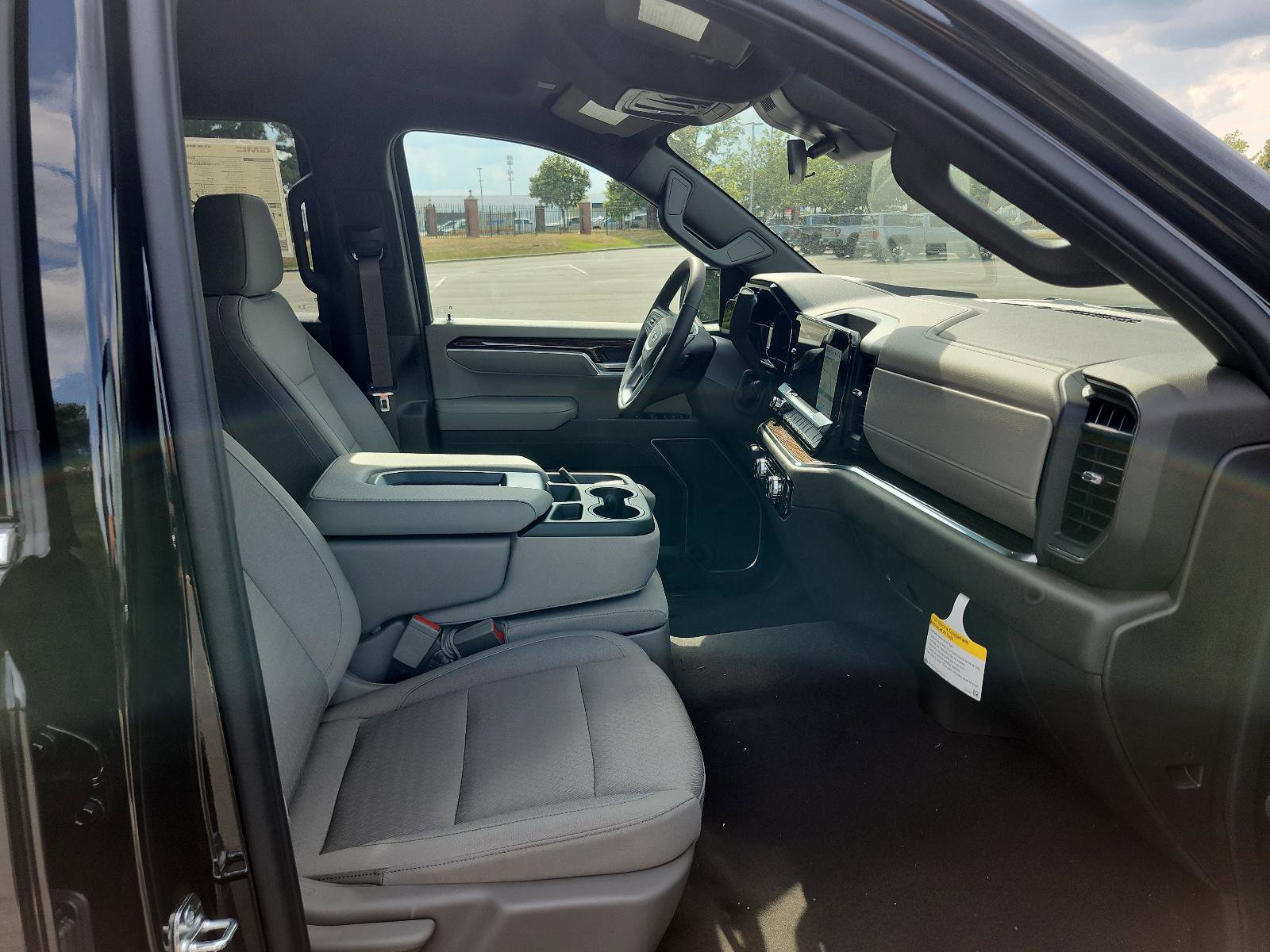 New 2026 GMC Sierra 1500 SLE image 9