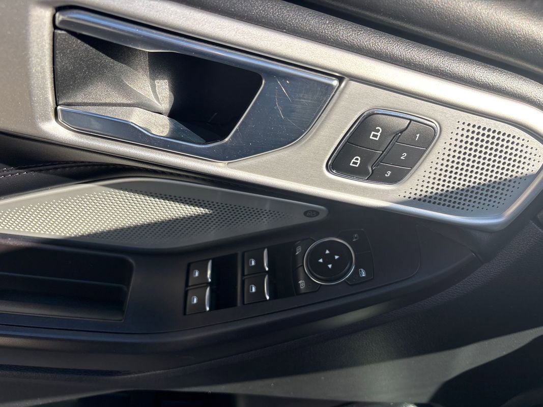 Used 2020 Ford Explorer Platinum w/ Premium Technology Package image 10