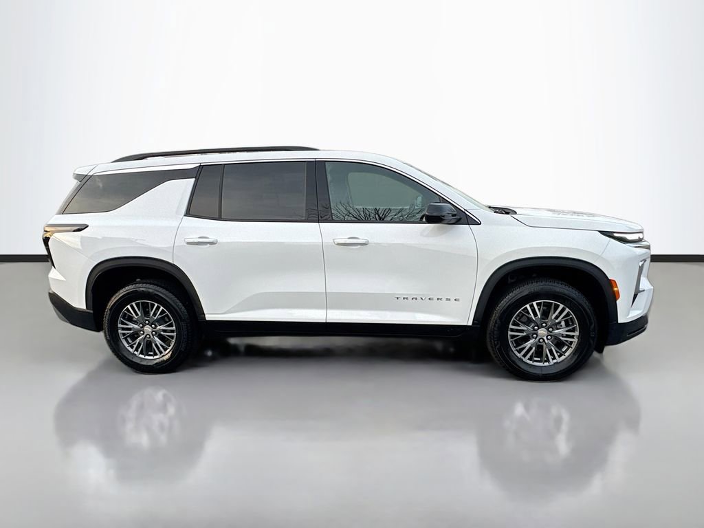 Used 2025 Chevrolet Traverse LT image 8