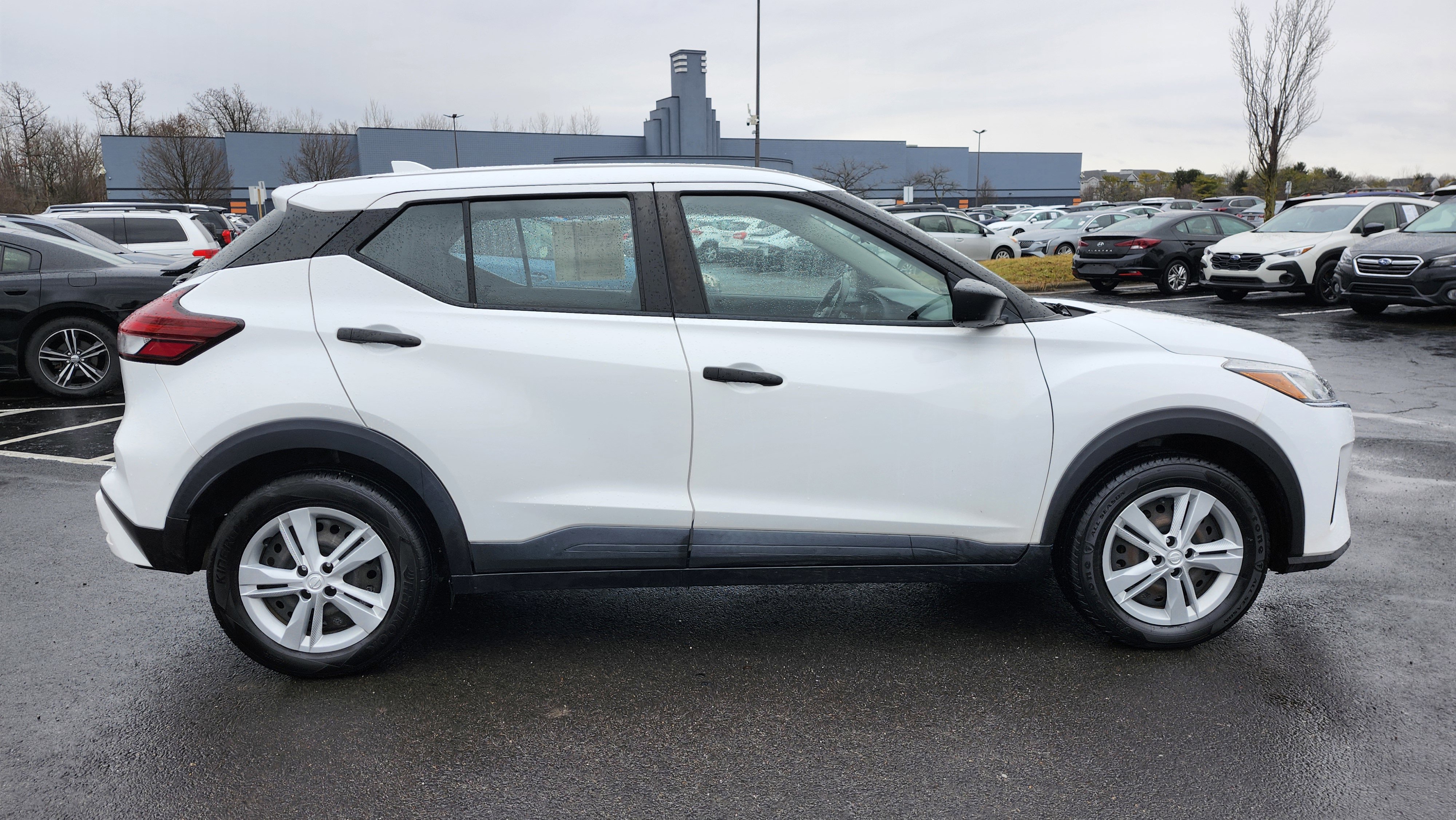 Used 2022 Nissan Kicks S image 17
