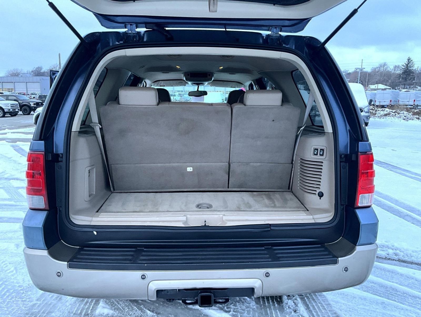 Used 2004 Ford Expedition Eddie Bauer image 9