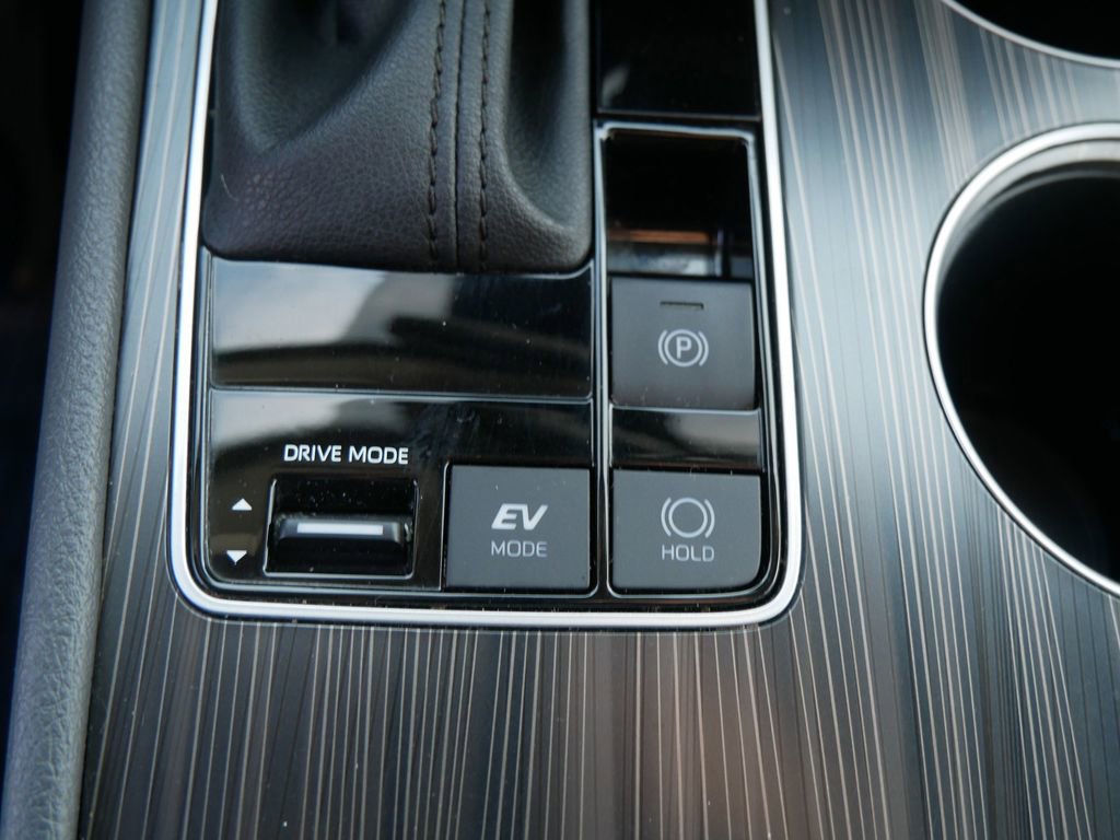 Used 2023 Toyota Sienna Limited image 19