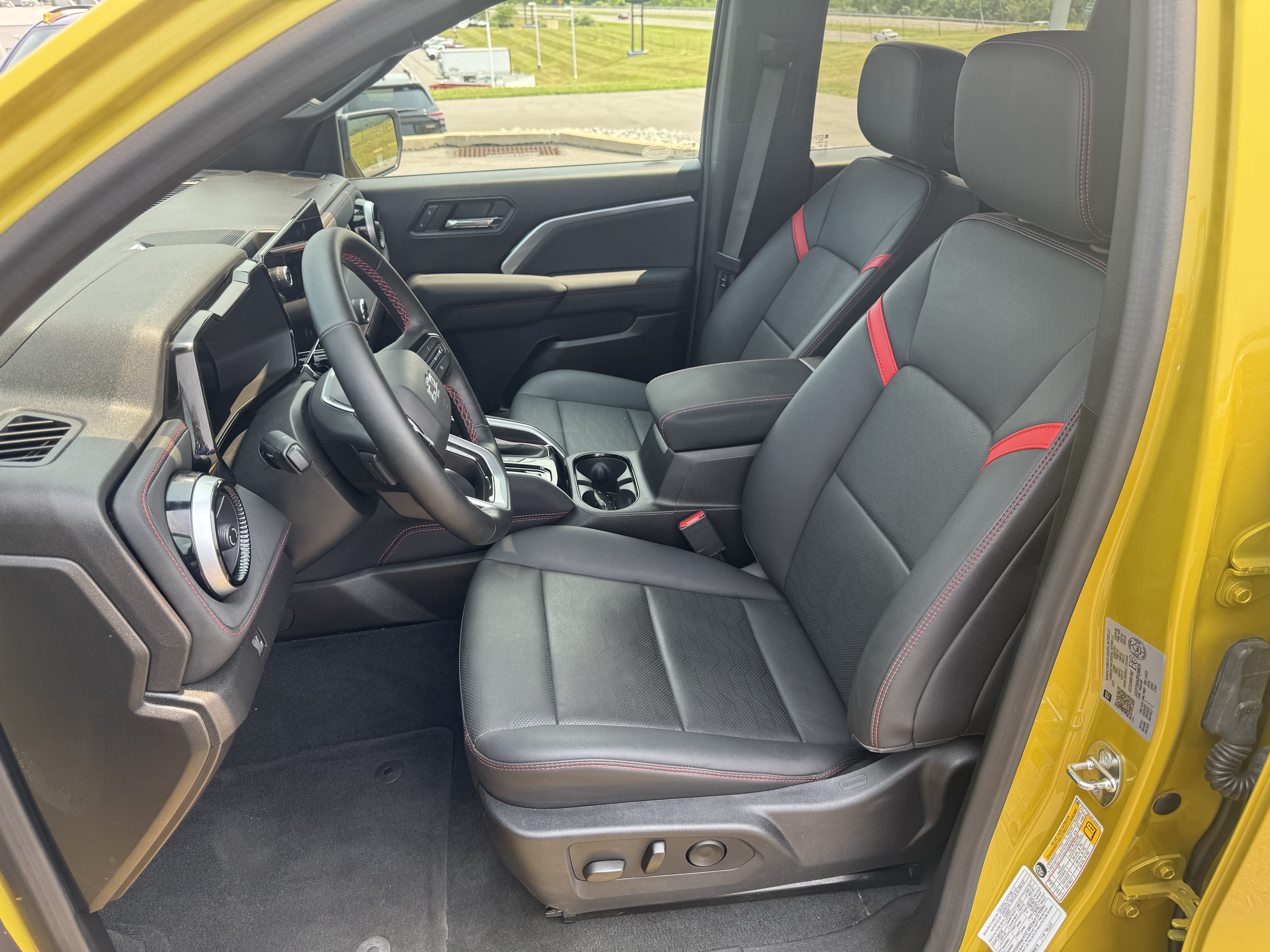 Used 2023 Chevrolet Colorado Z71 w/ Z71 Convenience Package 2 AWD/4WD image 12