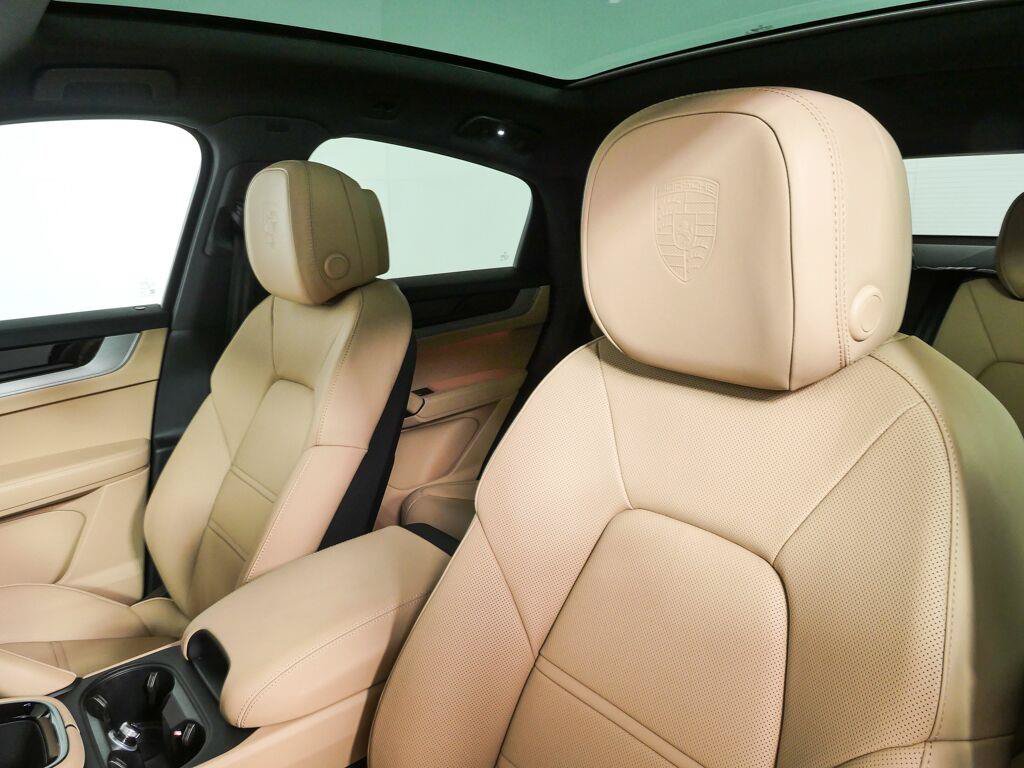 New 2026 Porsche Cayenne Coupe AWD/4WD image 5