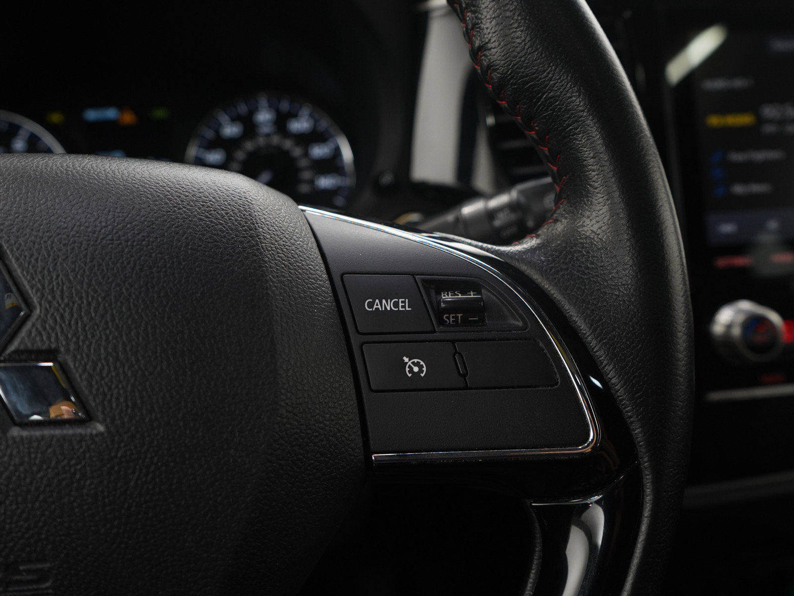 Used 2020 Mitsubishi Outlander LE AWD/4WD image 24