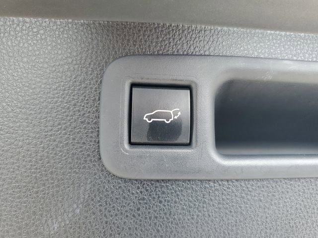 Used 2022 Toyota Highlander XLE FWD image 11