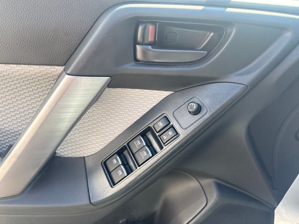 Used 2018 Subaru Forester 2.5i Premium AWD/4WD image 12