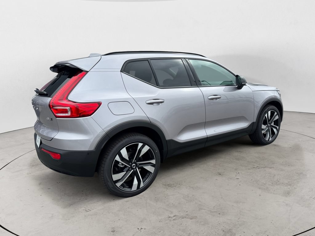 New 2026 Volvo XC40 B5 Ultra w/ Protection Package Premier AWD/4WD image 7