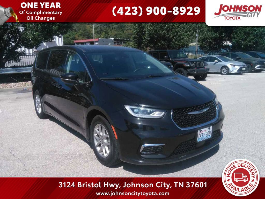 Used 2023 Chrysler Pacifica Touring-L