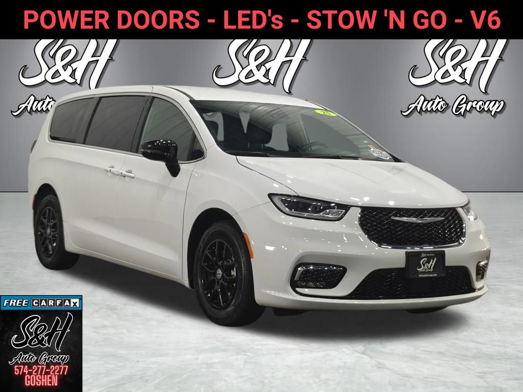 Used 2025 Chrysler Pacifica Select